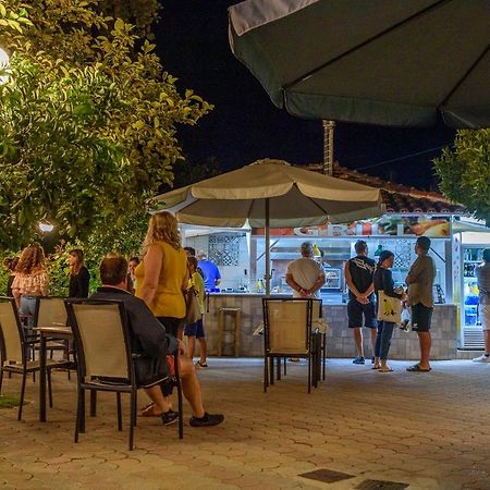 Des Roses Hotel Platanias  Dış mekan fotoğraf