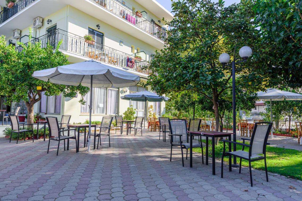 Des Roses Hotel Platanias  Dış mekan fotoğraf